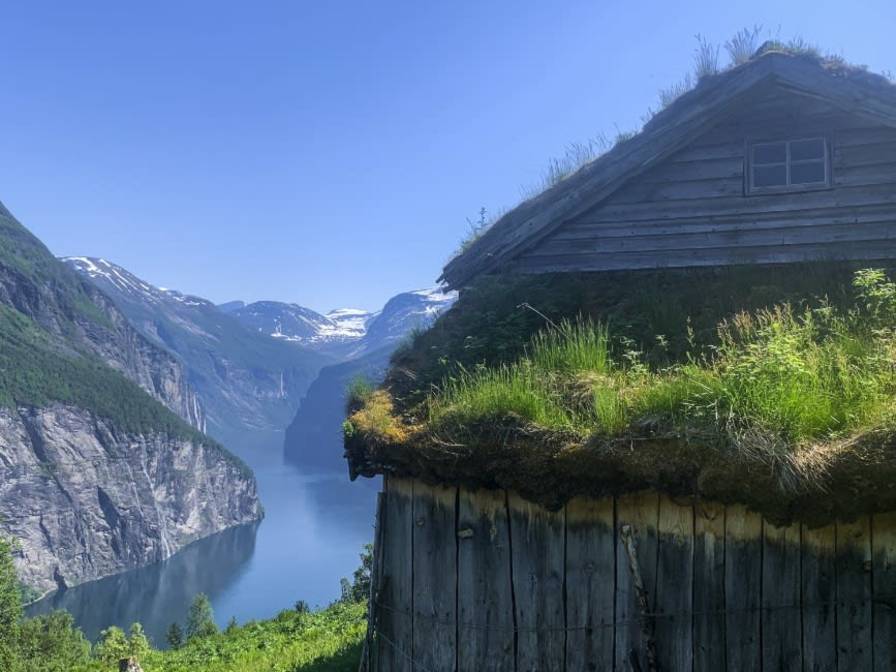 Blomberg fjord view sq